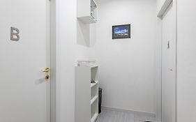 Guesthost - Florence Quiet And Modern Apartments